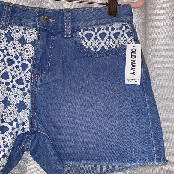 Old navy light wash lace cut off shorts - Picture 3 of 9